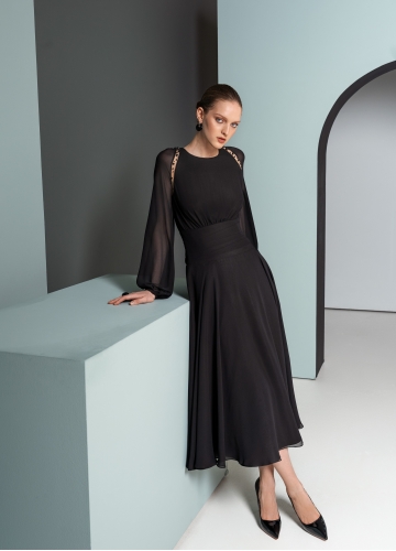 The model of the evening dress 0906-b 
